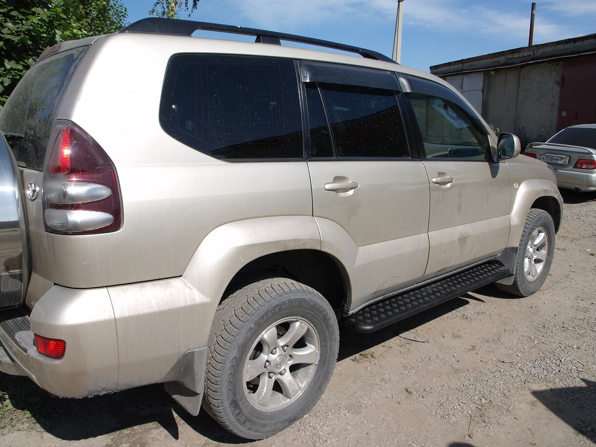 Пороги ленд крузер прадо. Подножка тойота ленд крузер 200. Пороги ленд крузер прадо. Защита штатного порога прадо 150. Силовые пороги на прадо 150.